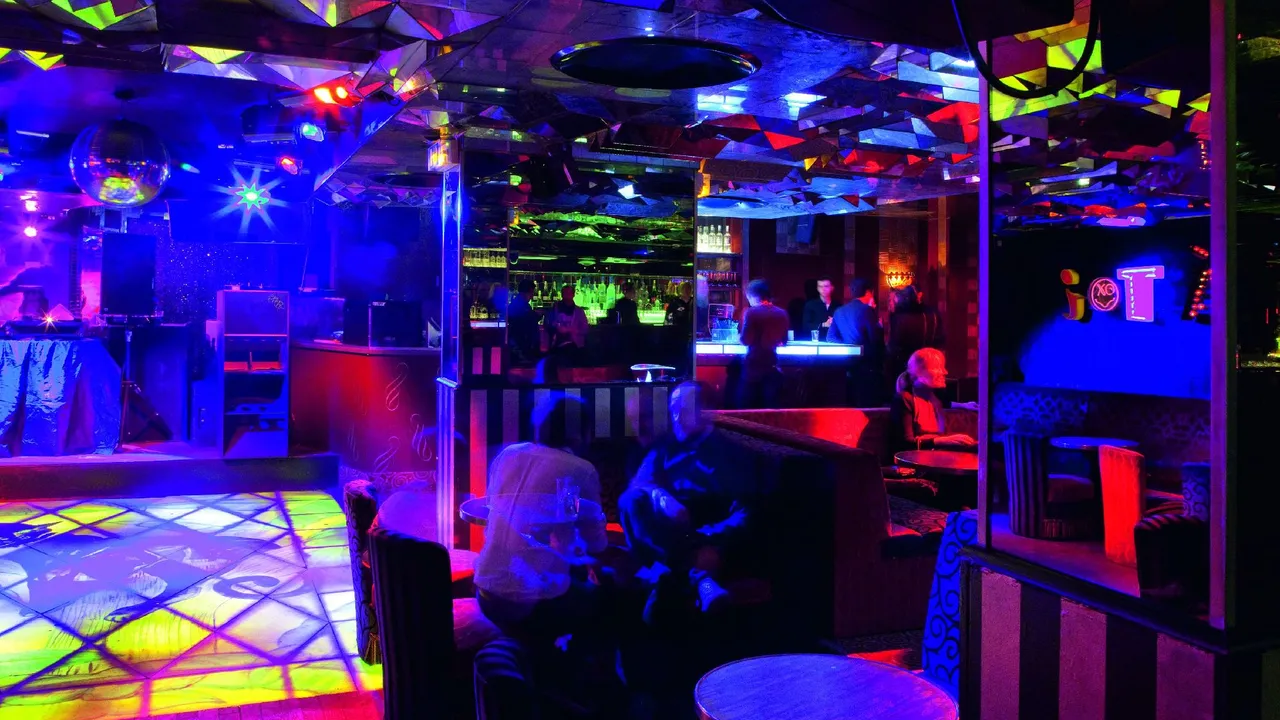 Discover the Best Kept Secrets of Paris Nightlife