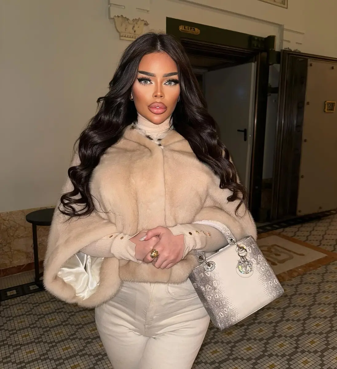 Elinor escort in Dubai