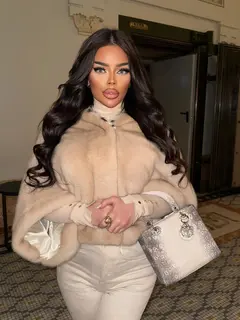Elinor escort in Dubai