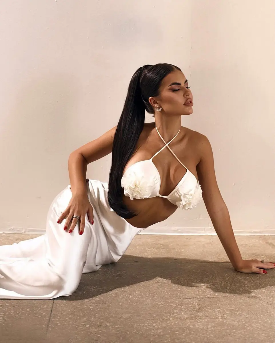 Lizzie escort in Dubai