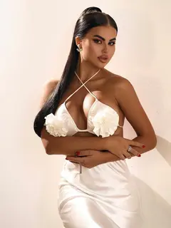 Lizzie escort in Dubai