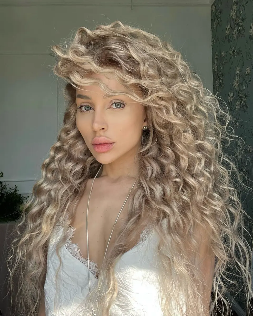 Sapphire escort in Dubai