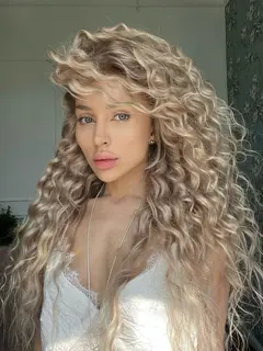 Sapphire escort in Dubai