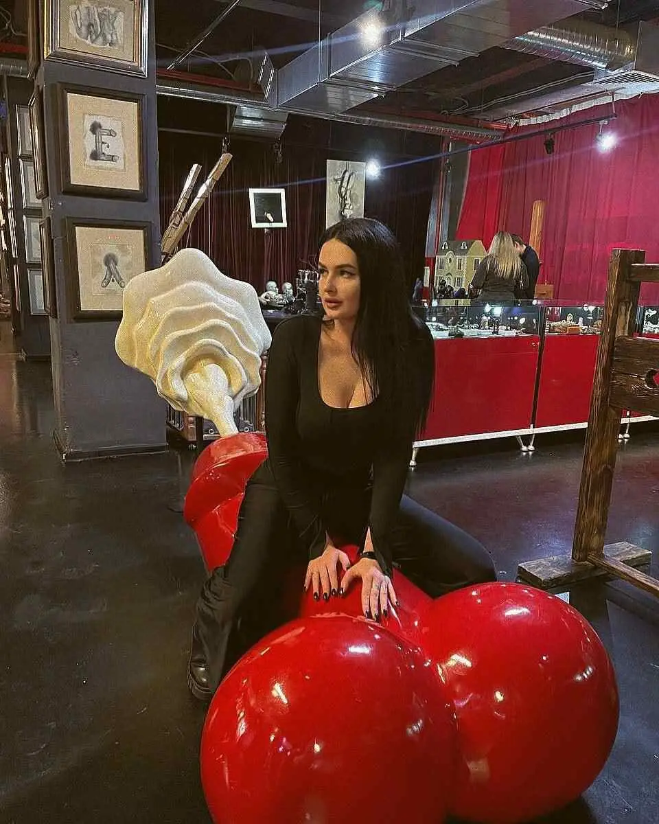Zarina escort in Dubai